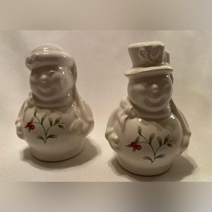 Pfaltzgraff Winterberry Snowpeople Salt & Pepper Set Snowman Snow Woman Couple